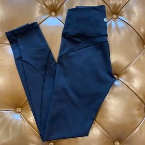 Lululemon size 4 black leggings, rulu 28 “